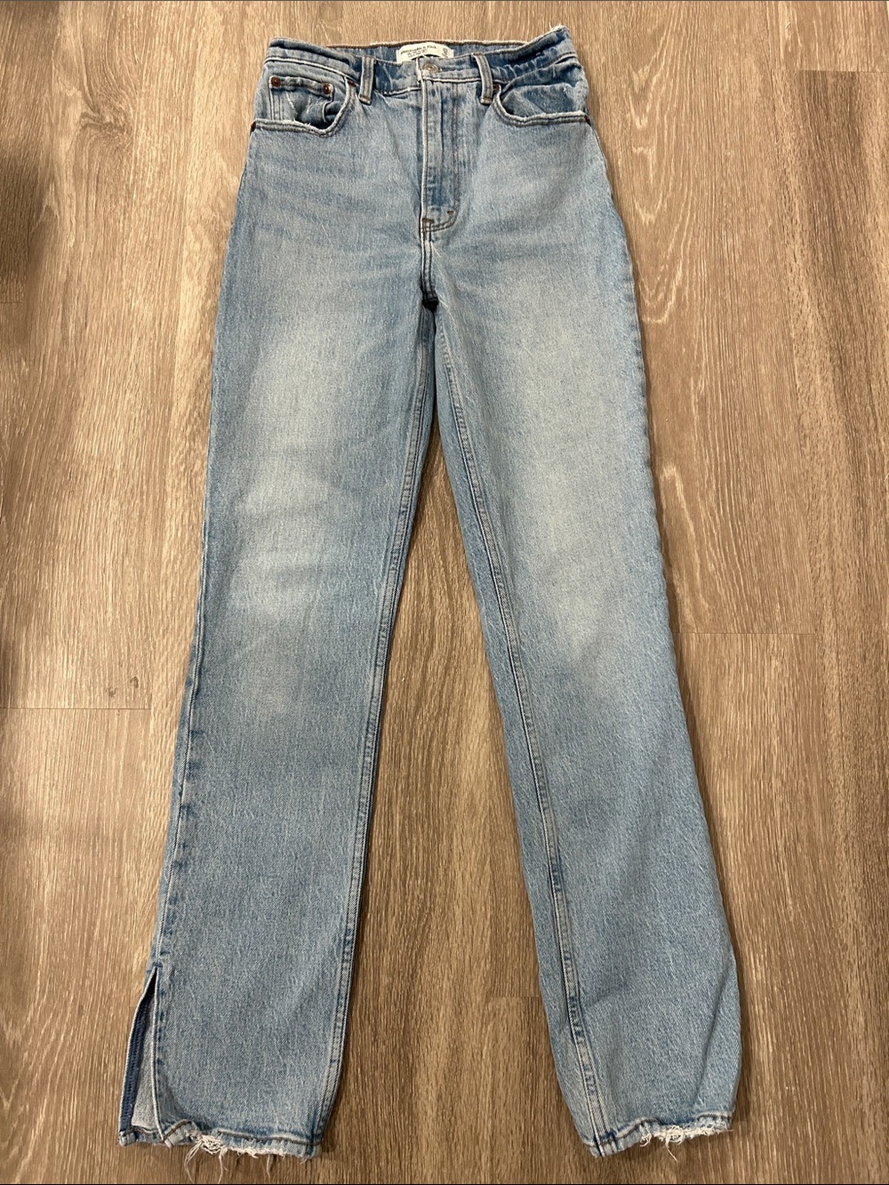 Abercrombie & Fitch - The ‘90s Straight Ultra High Rise Jeans